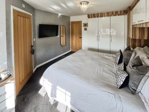Bedroom- click for photo gallery